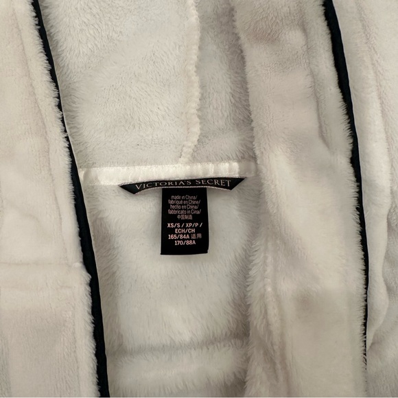 VS robe size xs/s - Picture 2 of 3
